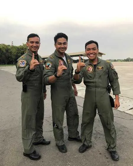 Bak Film Top Gun Intip 8 Potret Deva Mahenra Jadi Pilot Pesawat Tempur Kapanlagi Com