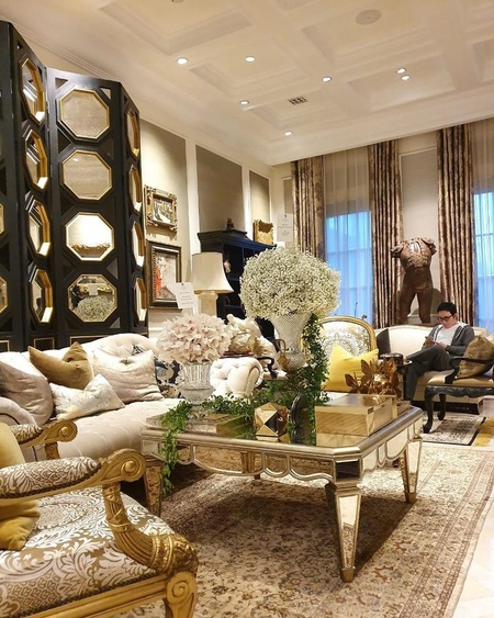 Bak Istana Sultan Intip 12 Potret Rumah Megah Otis Hahijary Bos