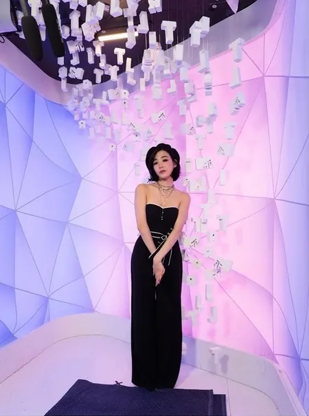 Bakal Bintangi Drakor 'THE YOUNGEST SON OF THE CHAEBOL FAMILY' Bareng Song Joong Ki, 9 Potret Tiffany Young Pakai Outfit Glamor - Cocok Jadi Holkay