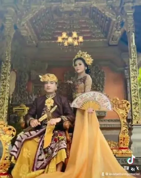 Bakal Lepas Status Janda, 8 Potret Prewedding Eva Belisima eks Kiwil dan Calon Suami Bule - Mewah Pakai Adat Bali