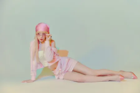 Barbie Pink Retro: 8 Foto Teaser Cantik Taeyeon SNSD Comeback 'Weekend', Segar Banget Bak Es Doger!