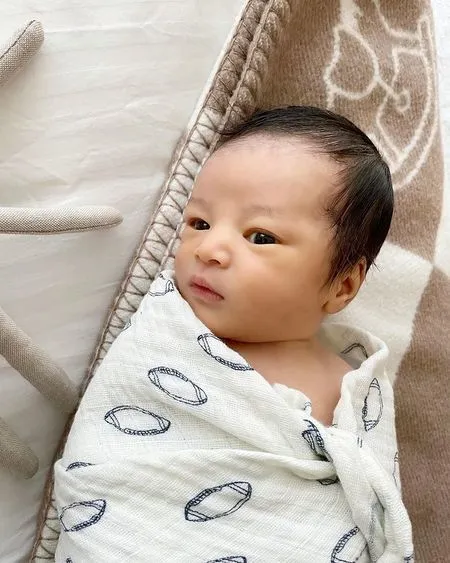 Baru Melahirkan, 8 Potret Perdana Anak Vannya Istarinda Menantu Keluarga Bakrie - Wajah Ganteng Buah Hati Jadi Sorotan