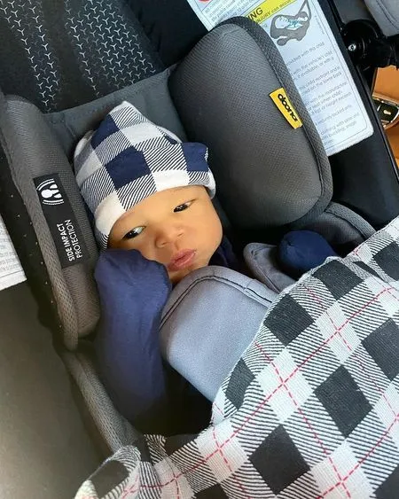 Baru Melahirkan, 8 Potret Perdana Anak Vannya Istarinda Menantu Keluarga Bakrie - Wajah Ganteng Buah Hati Jadi Sorotan