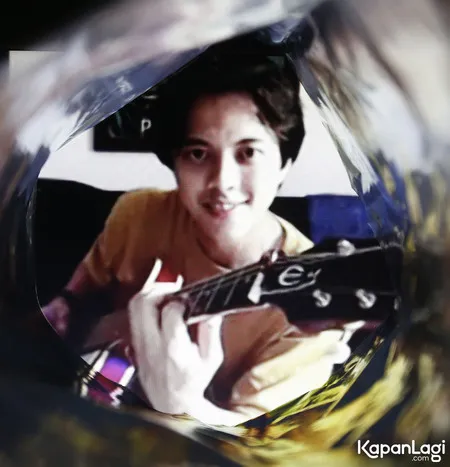 Baru Saja Luncurkan Single Bertajuk Yang Suri Ini 7 Potret Virtual Photoshoot Bisma Karisma Kapanlagi Com