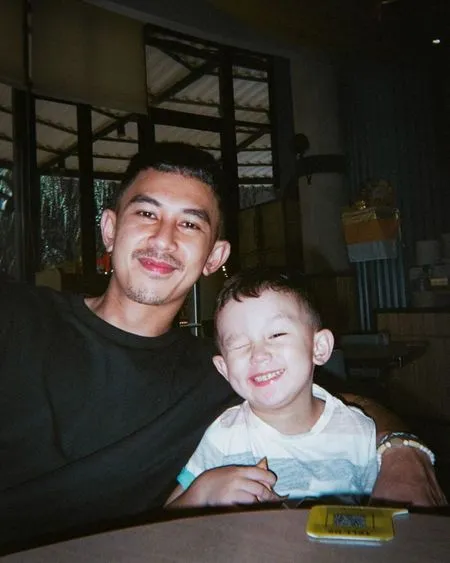 Berdarah Amerika, Intip 7 Potret James Nathaniall Anak Pertama Dahlia Poland yang Ganteng Mirip Ayahnya - Senyumnya Bikin Meleleh
