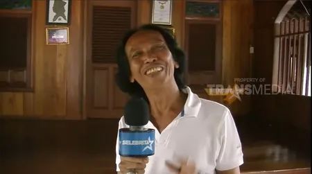 Bergaya Betawi, Ini 11 Potret Rumah Mandra Dengan Halaman Seluas 2 Hektare dan Punya Makam Keluarga