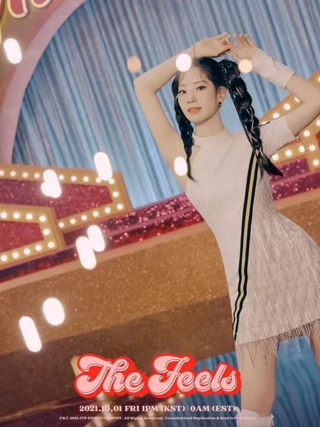 Bersinar Dengan Kostum Cheerleader Versi Claasy, Yuk Simak 10 Potret Member TWICE Dalam MV 'The Feels'