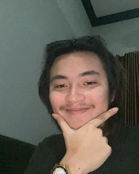 Berulang Tahun ke-18, Intip 8 Potret Ganteng Aksa Anak Soimah - Kerap Tampil Stylish dan Hobi Naik Motor