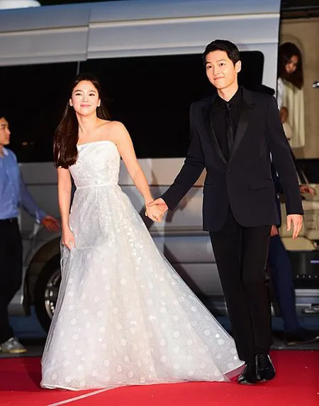 Best Moment Baeksang, Reuni - SongSong Couple Peluk Yoo Ah In