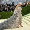 Beyonce dengan Gaun Rangka Berlian di Met Gala 2026, Tinggi Blue Ivy Jadi Sorotan