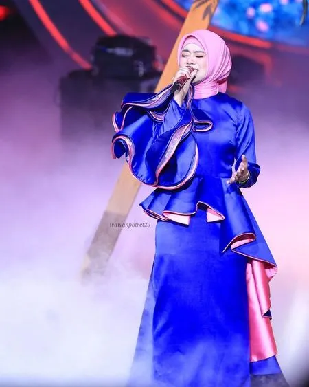 Bikin Adem, 8 Penyanyi Dangdut Ini Tetap Berhijab Saat Nyanyi di Panggung, Siapa Saja Mereka?