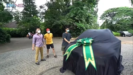 Bikin Bangga Keluarga, Intip 8 Potret Mobil Baru Dimas Ahmad Hasil Kerja 2 Bulan Bareng Raffi Ahmad