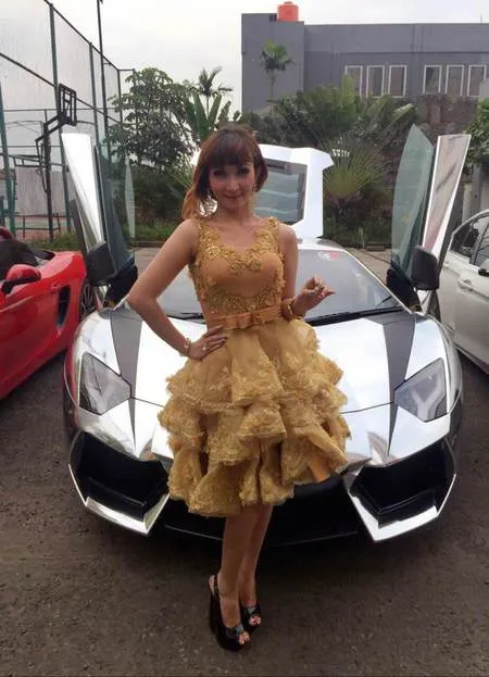 Syahrini  Inilah Sederet Nama Artis Yang Resmi Miliki 
