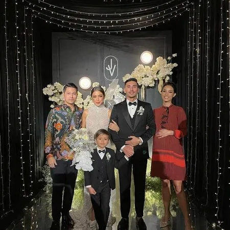 Bikin Terharu! 9 Potret Kebersamaan Vincent Verhaag dan El Barack Selama Rangkaian Pernikahan - Ungkap Pesan Mendalam Untuk Sang Anak