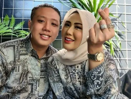 Blak-blakan Bakal Poligami, 8 Potret Terbaru Pablo Benua dan Rey Utami yang Ramai Disorot - Makin Mesra Usai Hampir Cerai