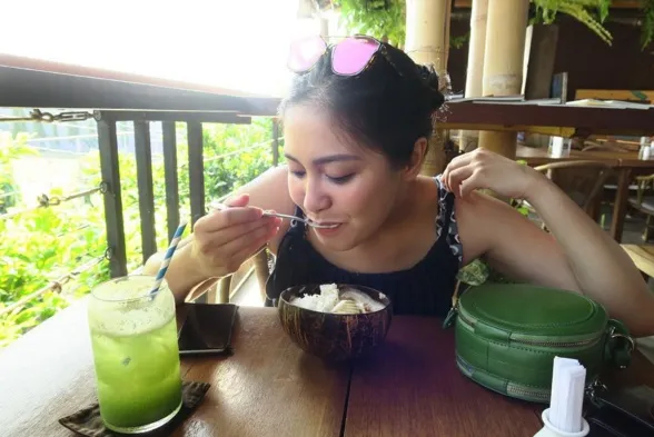 Nagita Slavina  Tutorial Make-up Dari Memsye Nagita 