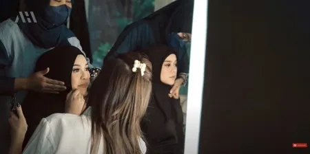 Calon Mama Muda, 8 Potret Maternity Shoot Aurel Hermansyah dan Lesti Kejora Bareng Suami - 2 Bumil Semakin Cantik
