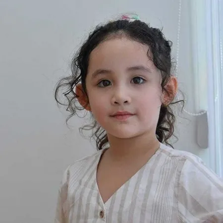 Cantik dan Imut, Ini 9 Potret Lakeisha Putri Arumi Bachsin dan Emil Dardak yang Mencuri Perhatian