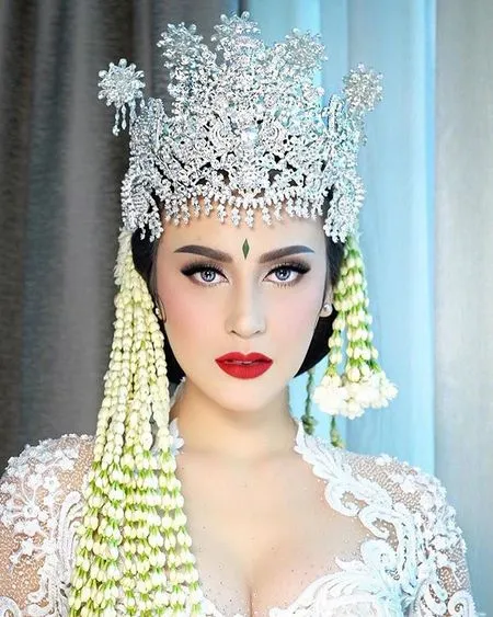 Cantiknya Penampilan Vicy Melanie di Hari Pernikahan, Jadi Pengantin Sunda Sampai Bikin Pangling!