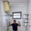 Daffa Wardhana Jadi 'Tukang',  Ariel Tatum Temani Renovasi Kamar Mandi