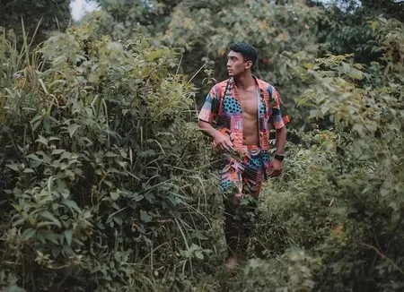 Deretan Foto Daffa Wardhana Telanjang Dada Pamer Tubuh Kekar Saat Olahraga Sampai Berpetualang di Alam Liar!