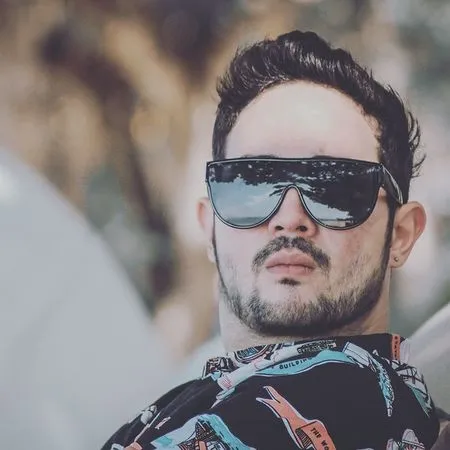 Deretan Foto Donny Michael Tampil Ganteng Brewokan, Bintang Sinetron 'NALURI HATI' Ini Pamerkan Pesona Macho!