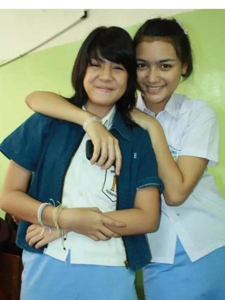 Deretan Foto Jadul Seleb Saat Masih Sma Ada Bunga Citra Lestari Yang Tampak Polos Gisella Anastasia Dengan Pipi Chubby Kapanlagi Com