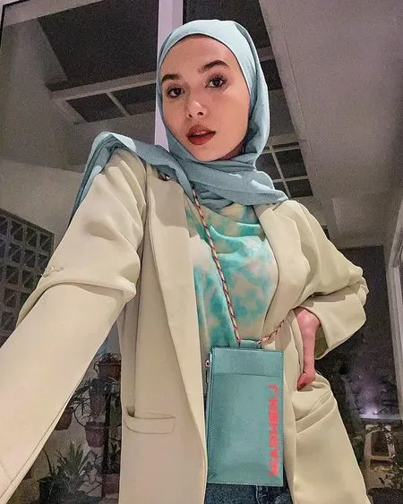 Deretan Foto OOTD Berhijab Daniella Kharishma, Selebgram Cantik yang Pengakuan Alasan Jadi Mualaf Ramai Tersorot