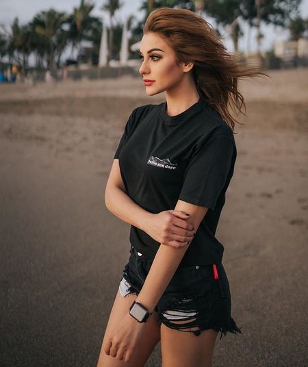 Deretan Foto Ootd Nora Alexandra Pacar Jerinx Sid Cantik Banget Kapanlagi Com
