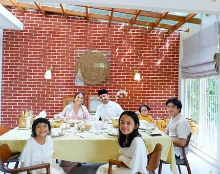 Deretan Foto Penampakan Rumah Giring Ganesha, Dapur Mewah yang Didominasi Warna Putih Ramai Jadi Sorotan!