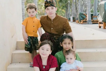 Deretan Foto Stefan Wiliam yang Diposting Celine Evangelista di Hari Ayah, Netizen: Tanda Segera Baikan?