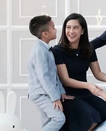 Deretan Orangtua Tangguh, 14 Selebritis yang Membesarkan Anak Berkebutuhan Khusus dengan Penuh Cinta dan Tak Kenal Lelah