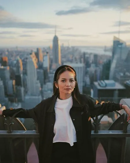 Deretan Potret Cantik Enzy Storia, Artis Blesteran Populer Yang Hobi Ngelawak