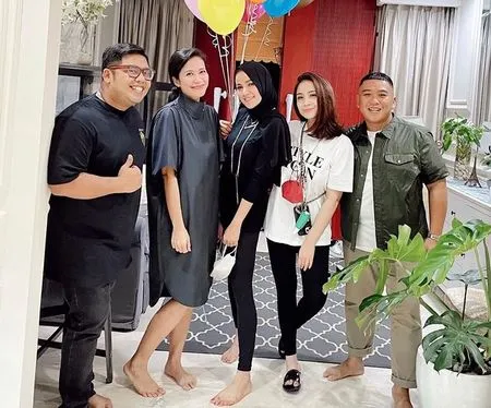 Deretan Potret Olla Ramlan Dapat Kejutan Ulang Tahun, Sang Suami yakni Aufar Hutapea Tak Terlihat