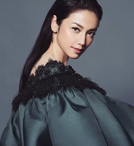8 Selebriti Indonesia yang Masuk Nominasi Wanita Tercantik di Dunia, Bisa Tebak Siapa Saja?