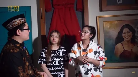 Detik-detik Dewi Perssik Kesurupan Jin Penunggu Museum Nike Ardilla yang Mengaku Sebagai Almarhum, Ternyata Sosok Hewan Berbulu