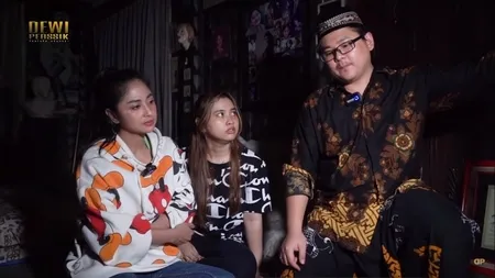 Detik-detik Dewi Perssik Kesurupan Jin Penunggu Museum Nike Ardilla yang Mengaku Sebagai Almarhum, Ternyata Sosok Hewan Berbulu