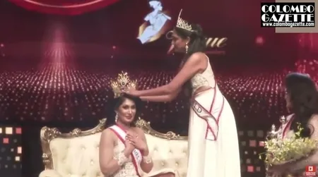 Detik-Detik Mahkota Mrs Srilanka 2020 Direbut di Atas Panggung, Situasi Tegang dan Kacau