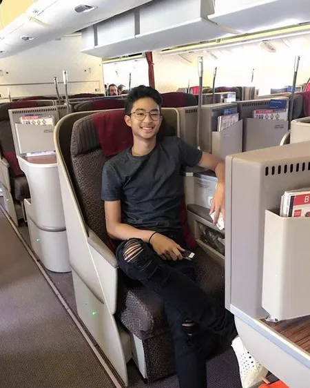 Devano Putra Iis Dahlia Yang Gantengnya Bikin Cewek Kepincut Kapanlagi Com