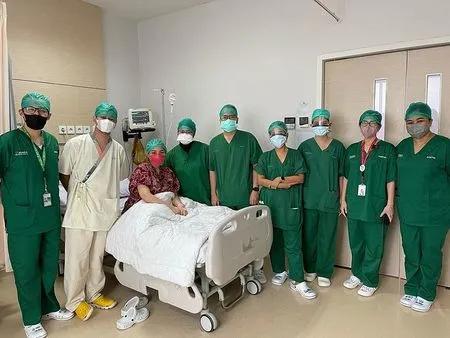 Dibantu Sederet Tenaga Medis, Ini Deretan Foto Momen Persalinan Nagita Slavina di Rumah Sakit: Berjalan Lancar - Anak Kedua Lahir Sehat