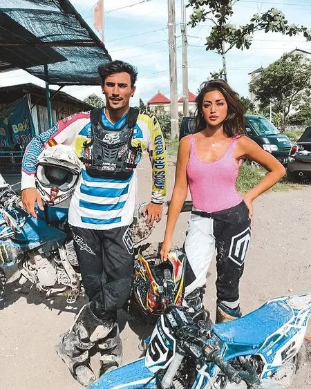Diduga Rela Pindah Agama, 9 Potret Mesra Jessica Iskandar dan Vincent Verhaag yang Makin Lengket Bak Perangko