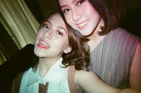 Diduga Sindir Sang Adik Lewat IG Story, Ini 10 Potret Keakraban Hasyakyla Utami dan Adhisty Zara yang Kerap Disebut Kembar
