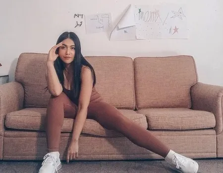 Dilengkapi Studio Khusus Zumba, Seperti Ini 7 Potret Hunian Denada di Singapura