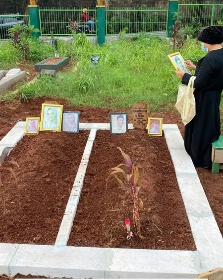 Dipastikan Bakal Dipindah Oleh Doddy Soedrajat, Ini 6 Potret Makam Vanessa Angel Sekarang - Dirapikan dan Sudah Dicat Abu-Abu
