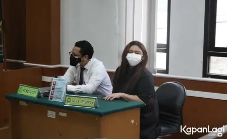 Ditanya Soal Rizky Dennis dan Anaknya, Thalita Latief Bungkam