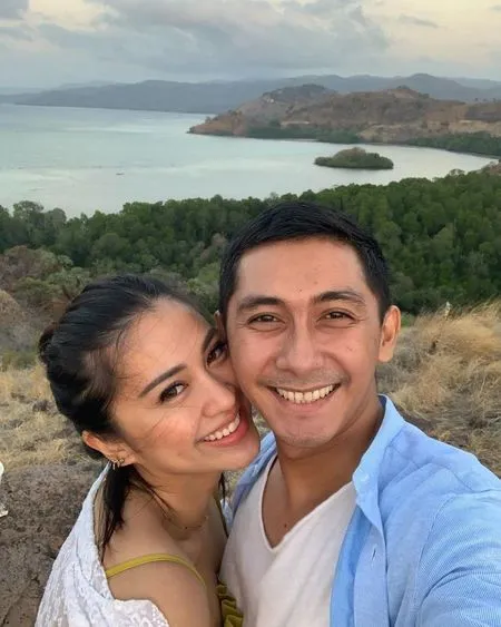 Diterpa Isu Perselingkuhan, Ini 10 Potret Mesra Kenang Mirdad dan Tyna Kanna - Diduga Sempat Terpergok Suaminya