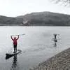 Ditto Percussion Ajak Anak Paddle Board di Jepang, Seru Pose di Tengah Danau