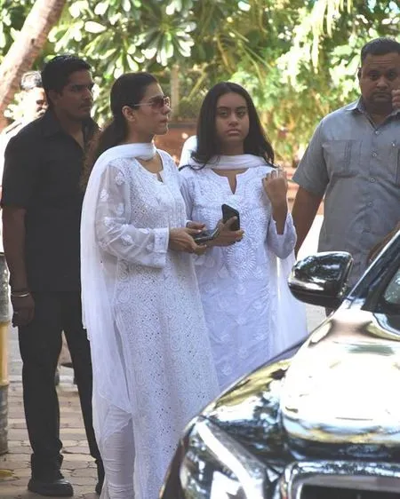 Doa Bersama Kematian Veeru Devgan Kajol Dan Keluarga Berduka Kapanlagi Com He has choreographed fight and action scenes for over 80 hindi films. doa bersama kematian veeru devgan