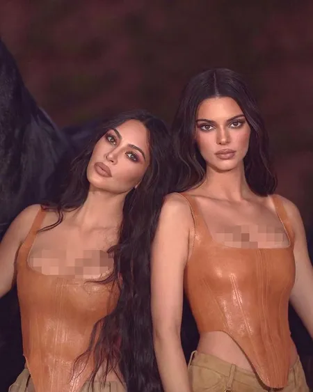 Duel Gaya Kim Kardashian dan Kendall Jenner di Photoshoot Terbaru, Siapa yang Lebih Cantik?