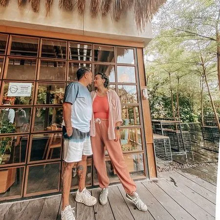 Dulu Dijuluki Pelakor, 8 Potret Feby Febiola dan Franky Sihombing yang Makin Mesra - Jauh Dari Gosip Miring